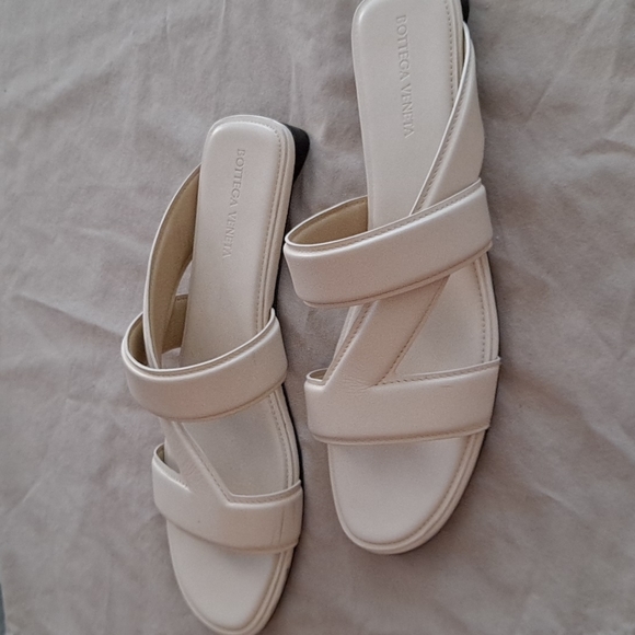 Size 40 Cream Bottega Veneta Flats - Picture 2 of 4